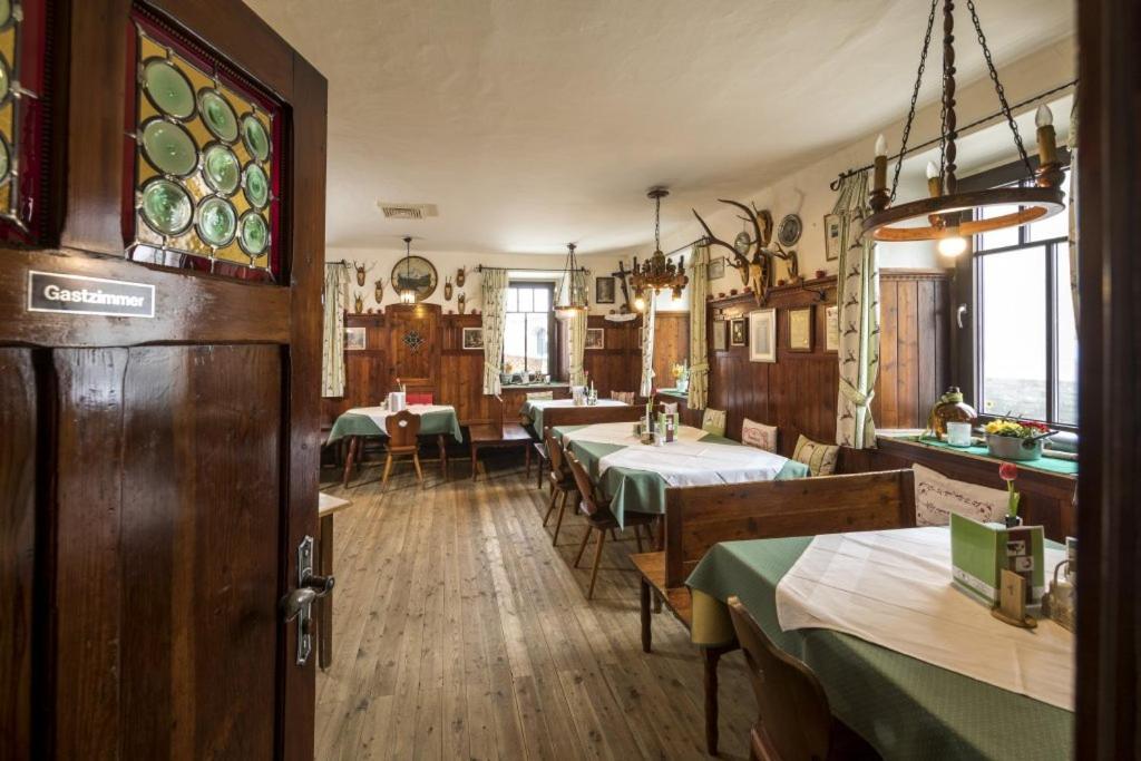 Gasthof Gruener Baum Кирхберг ам Вексел Екстериор снимка